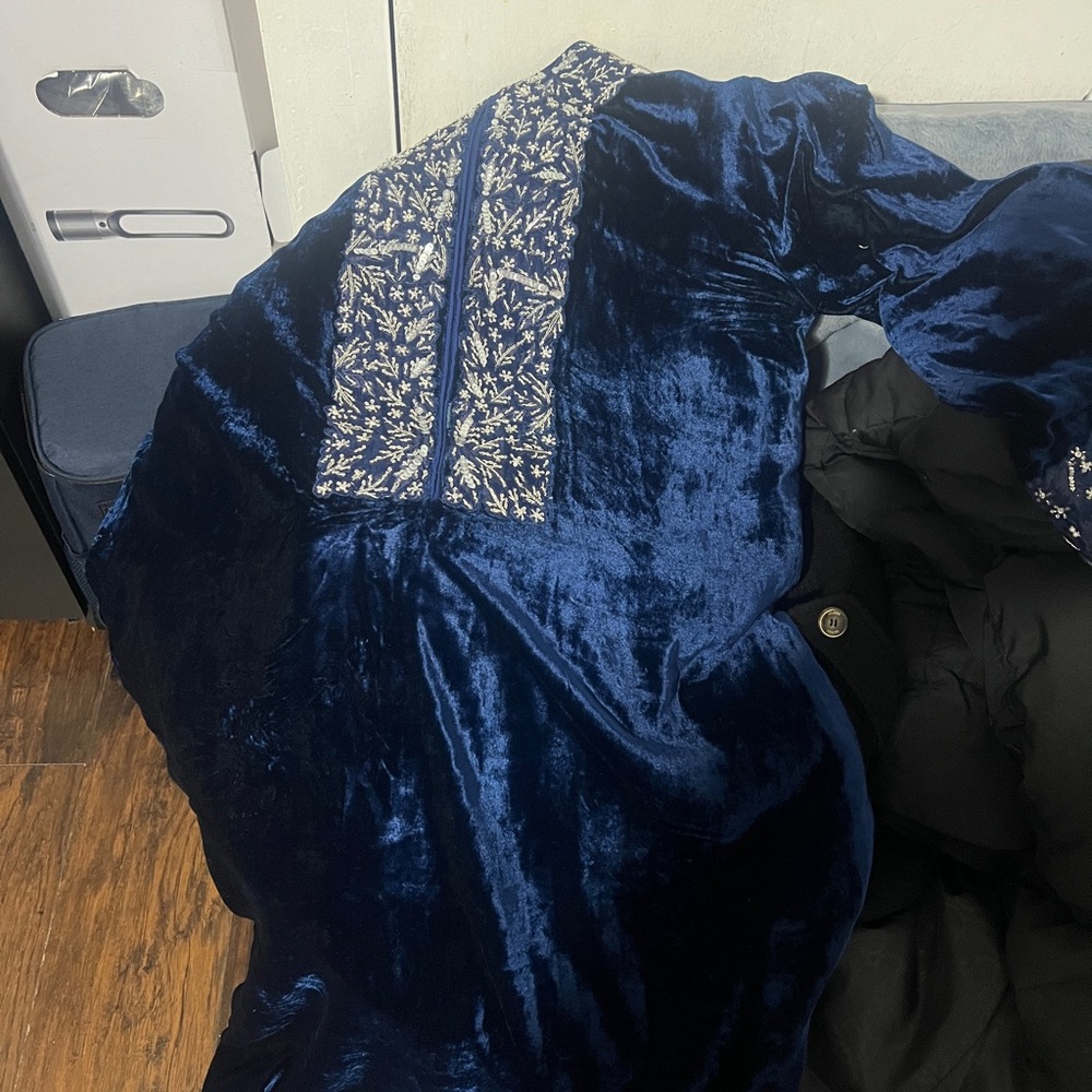 Elegant Blue Long Sleeve Dress - Picture 4 of 10